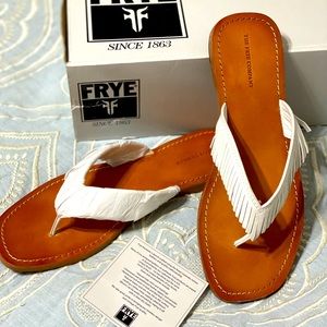 Frye Perry Feather thong sandals NIB/NWT